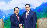 Pham Minh Chinh reçoit le Chef de la Commission centrale de contrôle du Laos