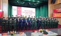 Pham Minh Chinh se rend à l’Académie de médecine militaire