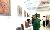 Vernissage de l’exposition «L’espace du patrimoine culturel du Président Hô Chi Minh à Huê»