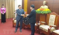 President of Lao Front for National Construction visits Hoa Binh 