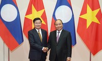 Lao Prime Minister pays official visit to Vietnam