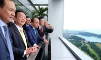 Nguyên Xuân Phuc visite PSA et Supply Chain City