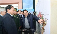 Pham Minh Chinh se rend au poste-frontière international de Trà Linh 