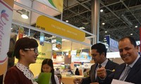 Vietnamese products showcased in France