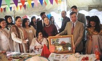 Vietnam attends international charity fair in Pakistan