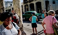 Cuba, US discuss easing embargo