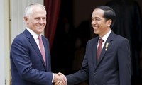 Australian PM begins overseas tour