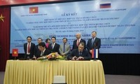 Vietnam, Russia sign deals on further oil and gas exploitation