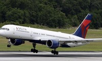 8 US airlines win tentative approval for flights to Cuba