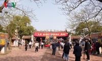 Crowds gather at Tran temple’s seal opening ceremony 