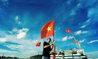 National flag flying on fishing vessels constitute a “sea landmark”