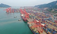 Global trade to drop 5% this year 