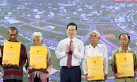 People in border areas receive gifts in spring program in Kien Giang  