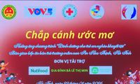 “Chắp cánh ước mơ” mang Tết ấm đến Sơn Tiến