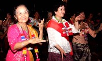 ລາຍການຟ້ອນລຳວົງໃນງານບຸນ Carnaval  Ha Long 2012