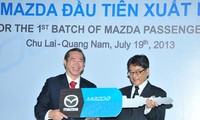 Vina Mazda ສົ່ງລົດໂອໂຕ Mazda ທຳອິດໄປຍັງລາວ