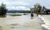 ພາກກາງຮີບເຮັ່ງແກ້ໄຂແກ້ໄຂຜົນນ້າຍຢ້ອນຫຼັງຈາກພະຍຸນ້ຳຖ້ວມ