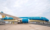 Boeing787-9Dreamliner ຂອງVietnam Airlines ສ້າງຄວາມປະທັບໃຈຢ່າງແຮງຢູ່ງານວາງສະແດງການບິນປາຣີ 2015