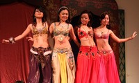 ຂະບວນການຟ້ອນ Bellydanceຢູ່ ຮ່າໂນ້ຍ