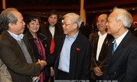 KPV-Generalsekretär Nguyen Phu Trong trifft Bewohner im Stadtbezirk Ba Dinh