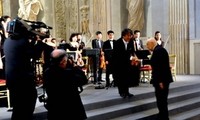 Vietnamesisches Orchester spielt im Präsidentenpalast in Italien