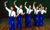 Traditionelle Trachten der Frauen der Thai