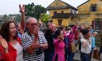 Deutsche sind erste Touristen in der Altstadt Hoi An zum Neujahr