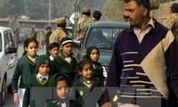 Internationale Gemeinschaft verurteilt den Anschlag auf die Schule in Pakistan