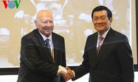 Staatspräsident Truong Tan Sang beim Besuch in Tschechien