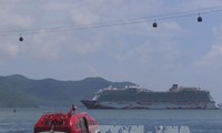 Kreuzfahrtschiff mit 2000 Passagiere besucht Nha Trang-Bucht