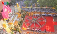 Der Vorsitzende der Vaterländischen Front beglücktwünscht zum buddhistischen Vesak-Fest