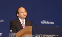 Premierminister Nguyen Xuan Phuc hält Rede auf der Konferenz über die Zukunft von Asien in Tokio