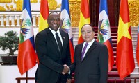 Premierminister Nguyen Xuan Phuc empfängt den Senatspräsident von Haiti