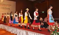 Das österreichische Dirndl im vietnamesischen Stil