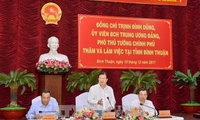 Vize-Premierminister Trinh Dinh Dung tagt mit Verwaltern in der Provinz Binh Thuan 