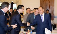 Nguyen Xuan Phuc nimmt an der Konferenz zur Investitionsförderung in der Provinz Phu Yen teil