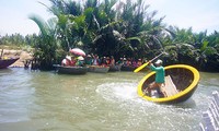 Die schwankenden runden Korb-Boote in der Altstadt Hoi An