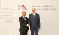 Vize-Premierminister Truong Hoa Binh nimmt am Seminar für wirtschaftliche Zusammenarbeit zwischen Vietnam und Polen teil