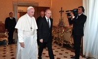 Russlands Präsident trifft Papst Franziskus
