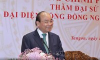 Premierminister Nguyen Xuan Phuc trifft die in Myanmar lebenden Vietnamesen