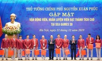 Premierminister Nguyen Xuan Phuc trifft die vietnamesische Sportdelegation bei Südostasienspielen