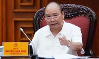 Premierminister Nguyen Xuan Phuc fordert Wirtschaftsexperten zur Beratung auf, um Investitionen anzuwerben