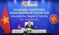 Premierminister Nguyen Xuan Phuc nimmt an Forum ASEAN Standard Chartered 2020 teil