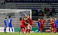 Versammlung von 34 Fußballspielerinnen für asiatische Fußballmeisterschaft der Frauen