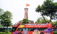 Beobachtung der Sehenswürdigkeiten in Hanoi aus einem Doppeldeckerbus