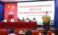 Parlamentspräsident Vuong Dinh Hue trifft Wähler in Hai Phong