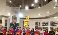 Fotoausstellung und Buchpräsentation über 70 Jahre des Sieges von Dien Bien Phu 