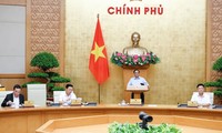 Premierminister Pham Minh Chinh leitet die Regierungssitzung über den Gesetzaufbau