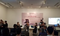 Das Musikstück “Little Thuy’s Minuet” stellt die Seele und Schönheit der vietnamesischen Frauen dar