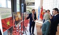 Fotoausstellung Vietnams zieht Aufmerksamkeit internationaler Freunde auf sich